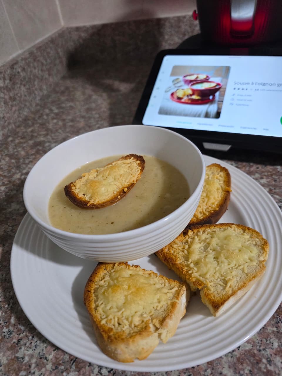 Soupe à l'oignon gratinée